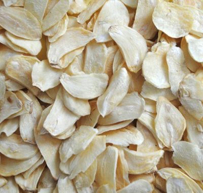 Dehydrated-Garlic-Flakes-with-roots-